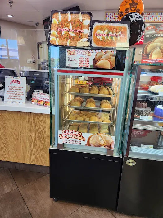 Red Ribbon Bakeshop Picture 4