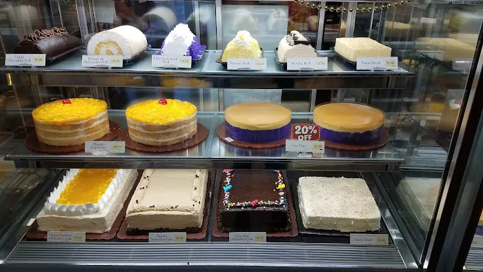 Red Ribbon Bakeshop Picture 8