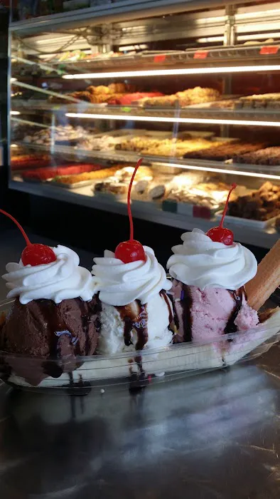 Nannos Bakery And Ice Cream Place Picture 1