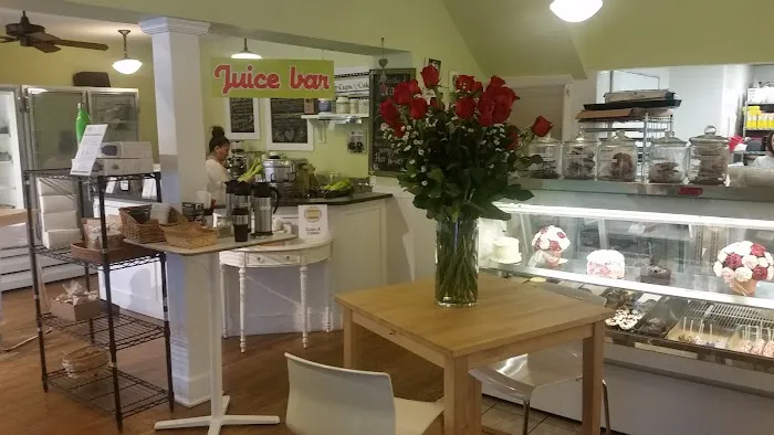 Cups and Cakes Bakery ~ Juice Bar ~ Cafe Picture 1