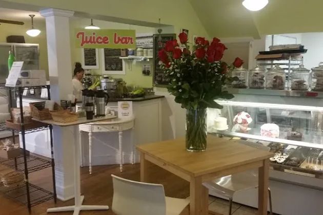 Cups and Cakes Bakery ~ Juice Bar ~ Cafe