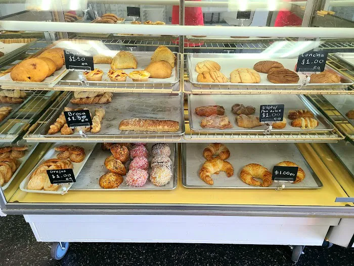 Guevara's Bakery Picture 8