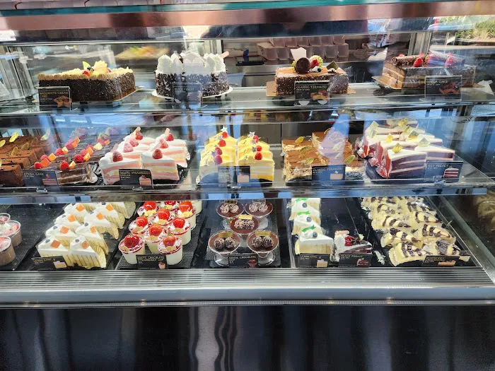 85°C Bakery Cafe - Gardena Picture 5