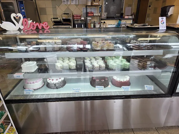 Cake Garden Bakery, sandwiches, pizza, wings & drinks Picture 2