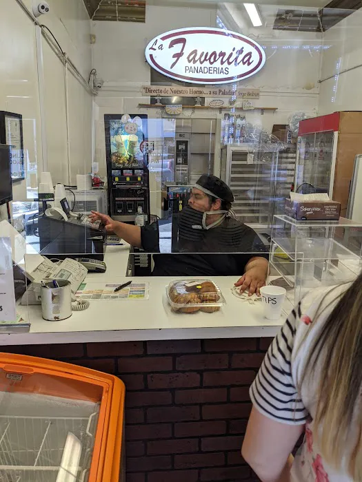La Favorita Bakery Picture 9