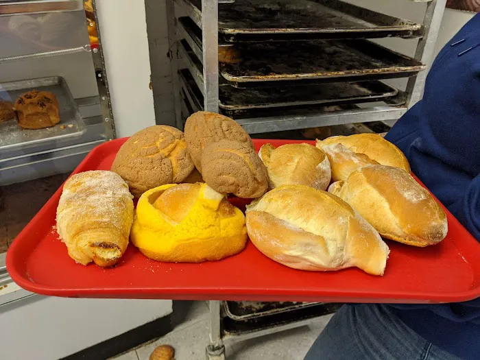 La Favorita Bakery Picture 7