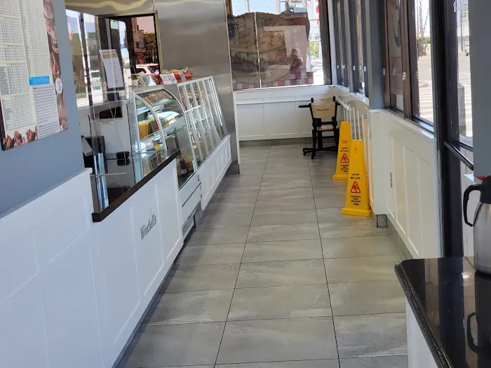 Winchell's Donut House Picture 2