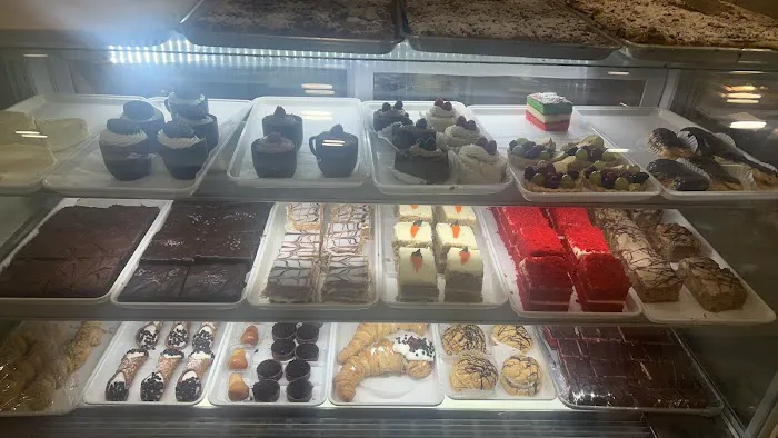 Guzzo's Cafe & Bakery Picture 9