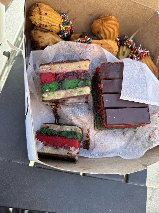 Guzzo's Cafe & Bakery Picture 4
