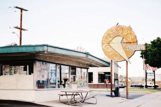 M & T Donut Shop