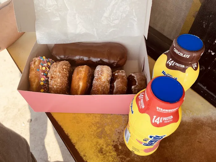 M & T Donut Shop Picture 4