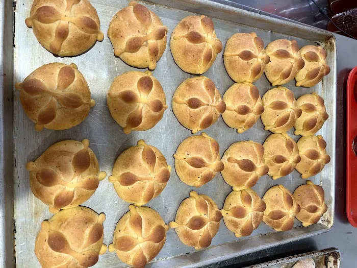 Las Rosas Bakery Picture 2