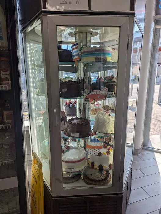 Del Ponte's Bakery Picture 6