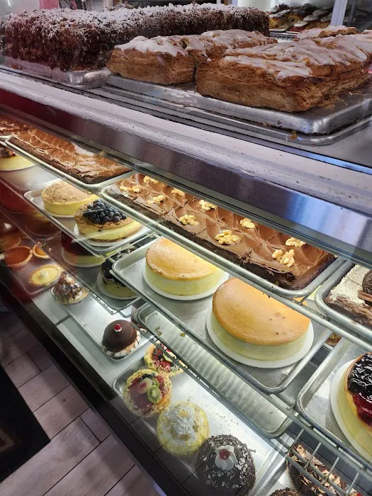 Del Ponte's Bakery Picture 2