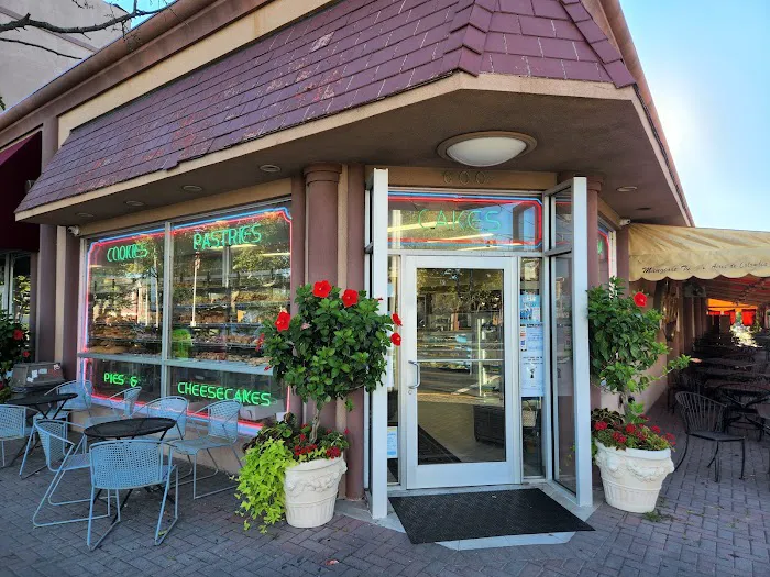 Del Ponte's Bakery Picture 3