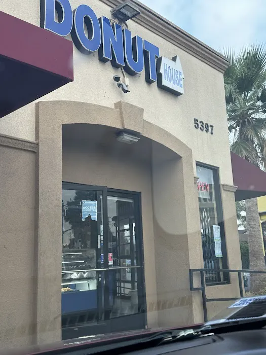 Donut House Picture 4