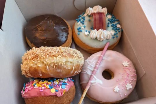 Vicky's Donuts