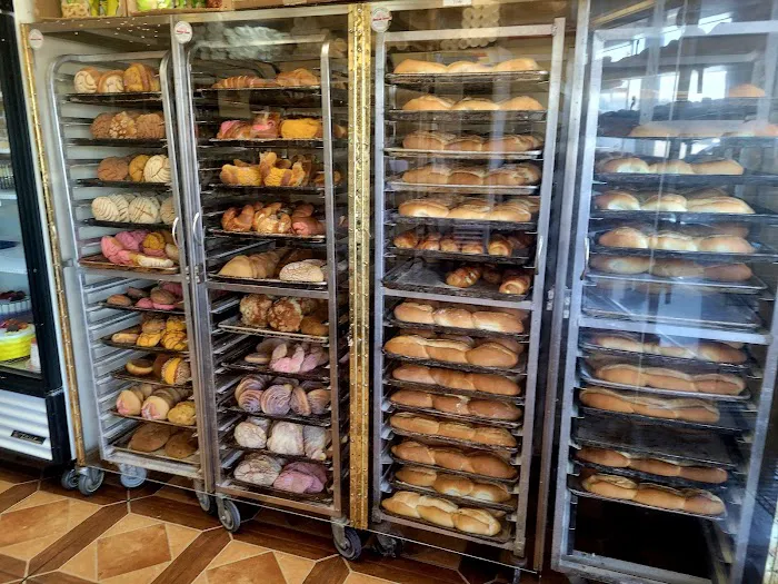 Lusia's Bakery Picture 10