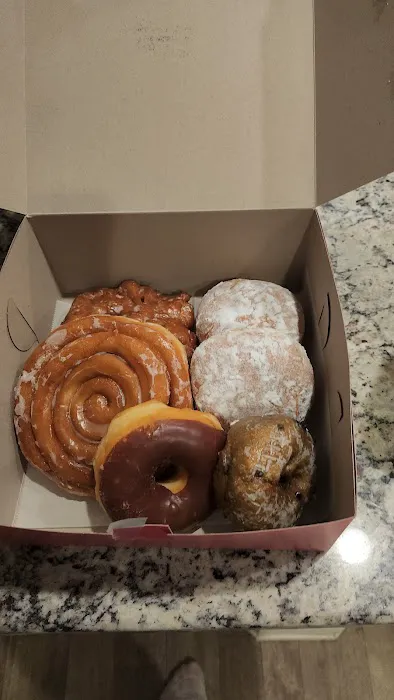 Lucky's Donuts Picture 8