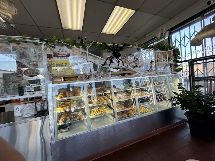 Daily Donut House Picture 5