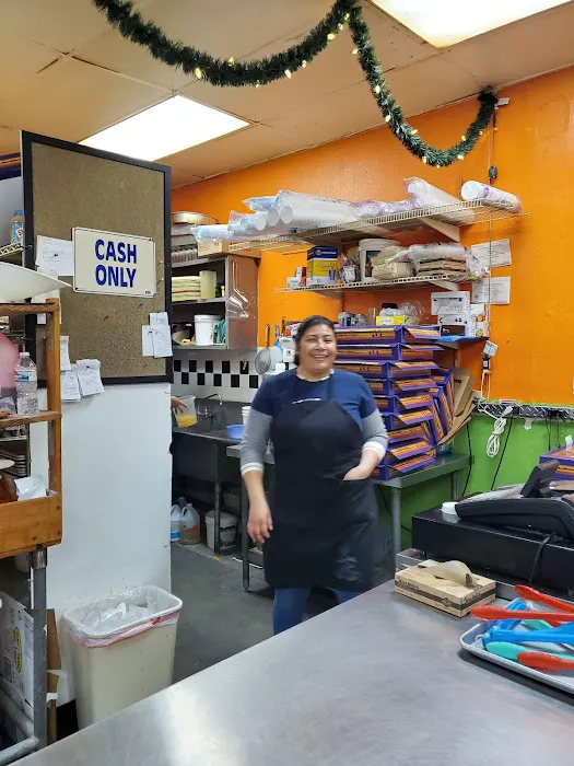 Beto's Bakery & Cafe Picture 10