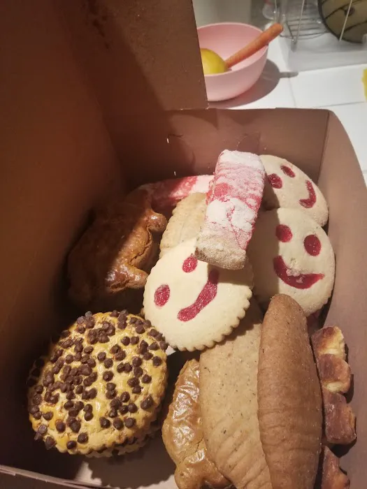 Beto's Bakery & Cafe Picture 8