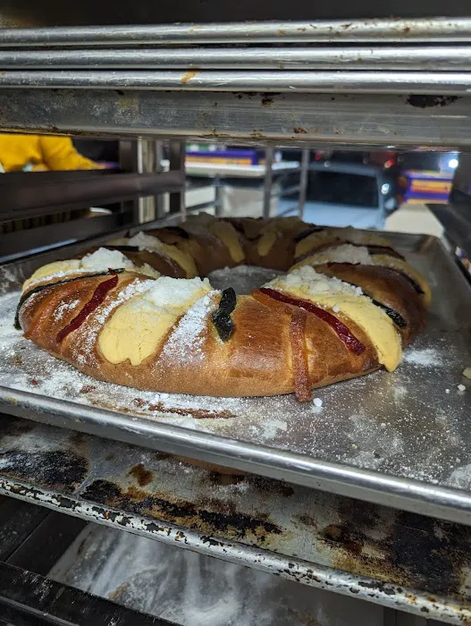 Beto's Bakery & Cafe Picture 2