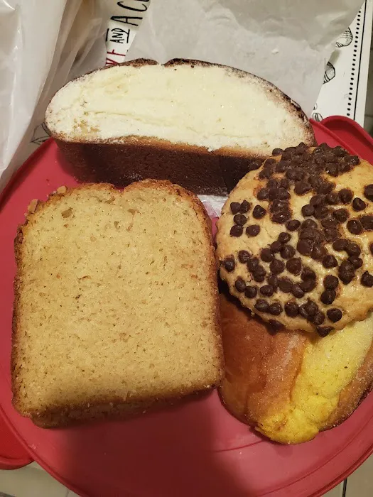 La Favorita Bakery Picture 3