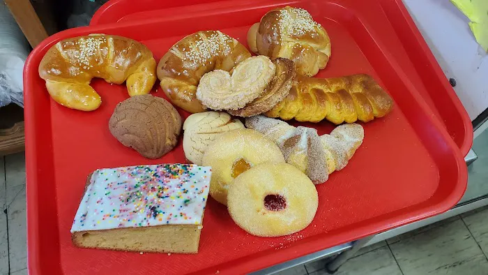 La Favorita Bakery Picture 3