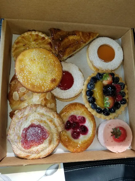 L A Patisserie Picture 3