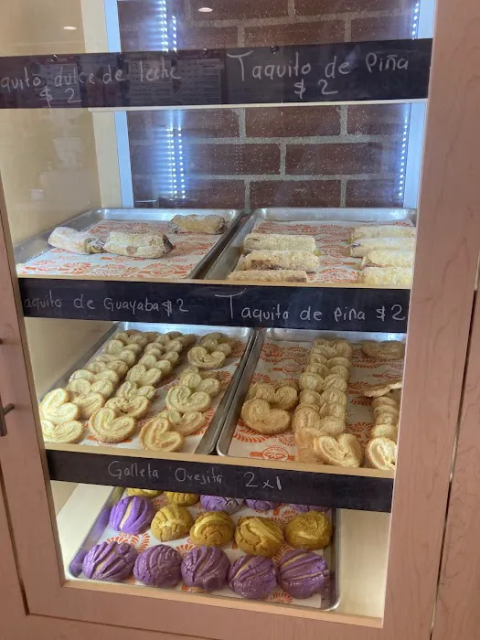 La Monarca Bakery & Cafe Picture 8