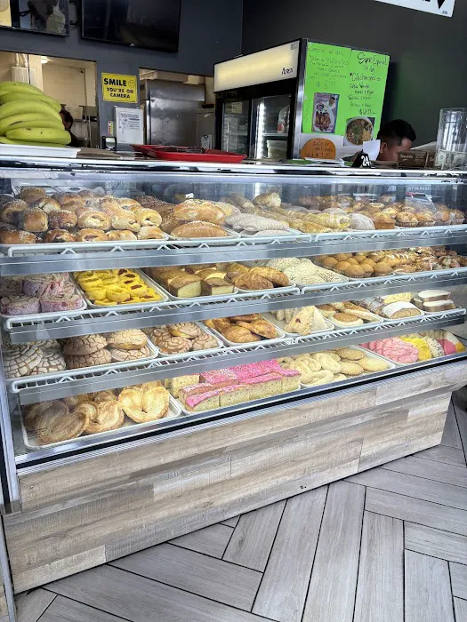 Marilus bakery #2 / Panaderia marilus # 2 Picture 9