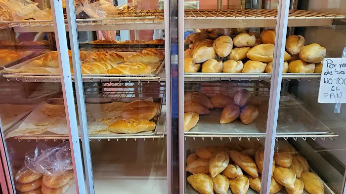 La Villa Bakery Restaurant Picture 7