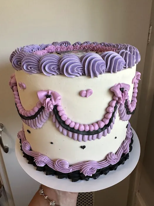 Vero’s Custom Cakes and Desserts Picture 3