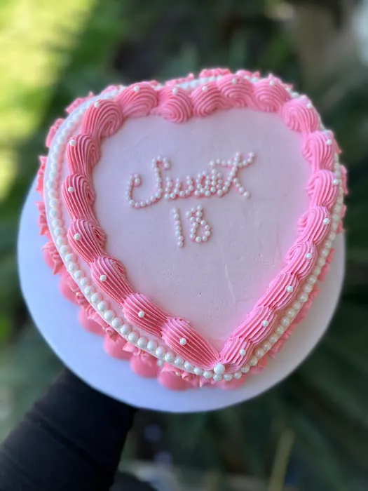Vero’s Custom Cakes and Desserts Picture 2