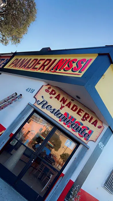 Panadería Nissi y restaurante Picture 1