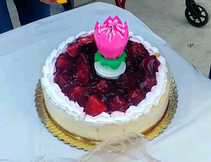 Reyna's Bakery Picture 3