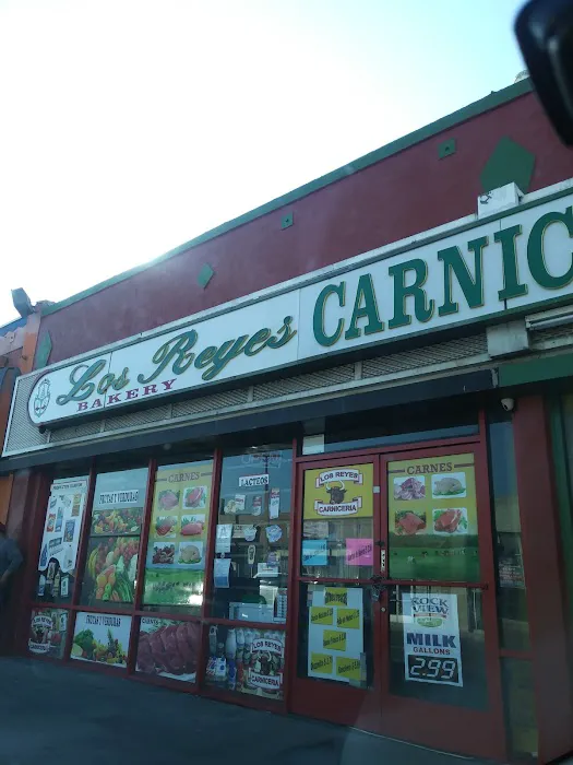 Los Reyes Carniceria Y Panaderia Picture 3