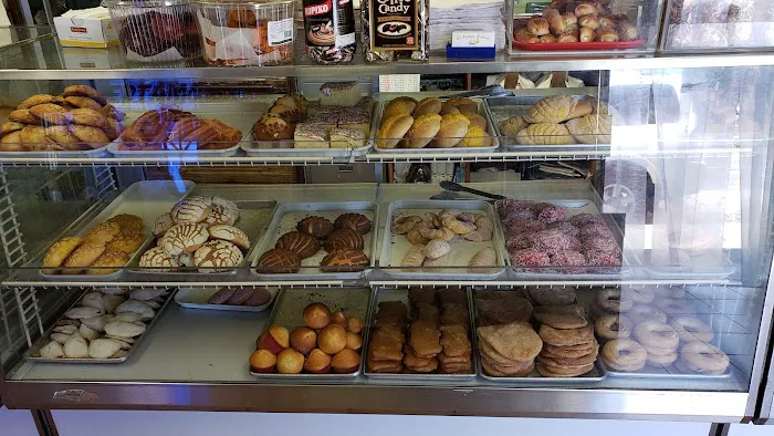 El Pollito Bakery Picture 5