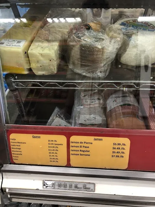 El Nuevo Mundo Market, Bakery & Cafe Picture 3