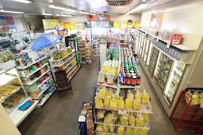 El Nuevo Mundo Market, Bakery & Cafe Picture 1