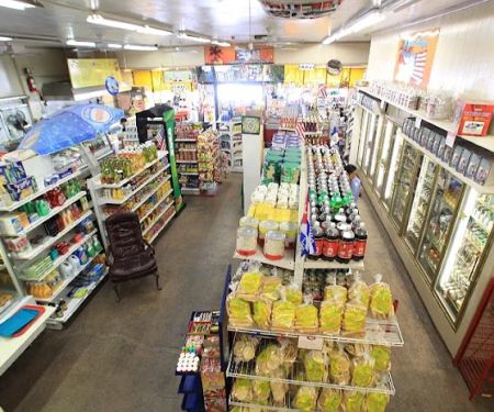 El Nuevo Mundo Market, Bakery & Cafe