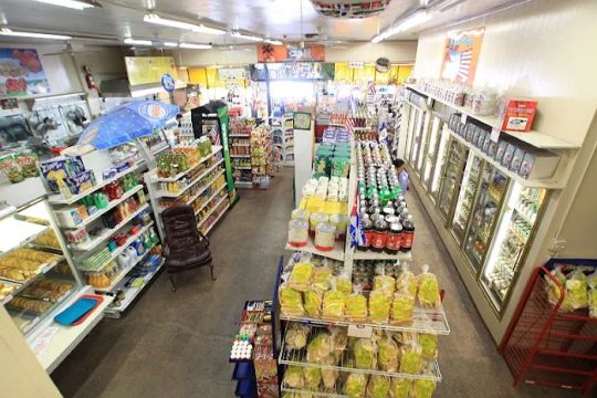 El Nuevo Mundo Market, Bakery & Cafe