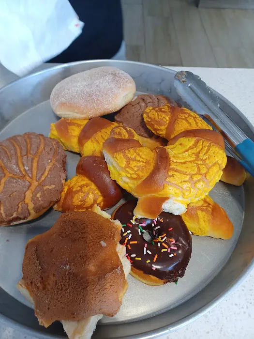 Reyna's Bakery Picture 10