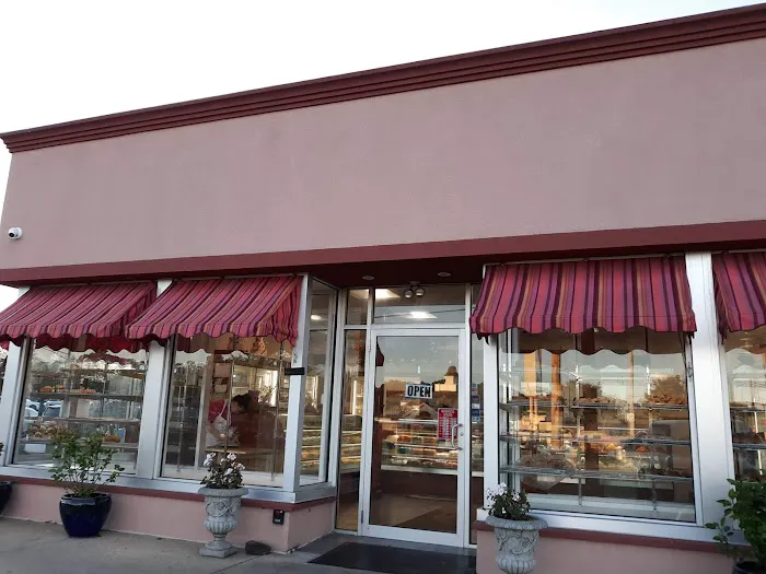 Simona's Bakery Picture 4
