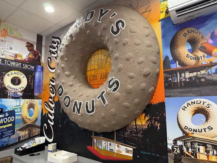 Randy's Donuts Picture 8