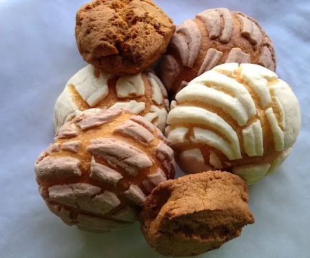 Las Alondras Bakery