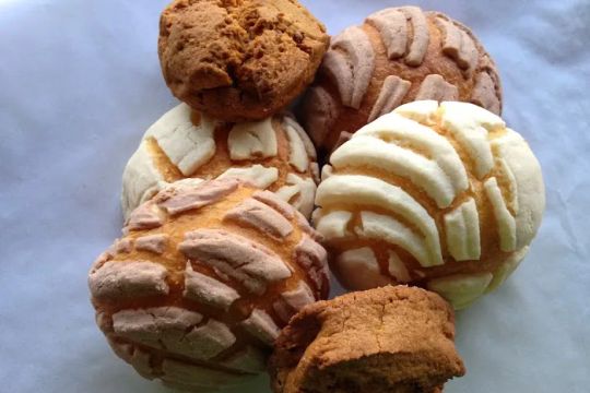 Las Alondras Bakery