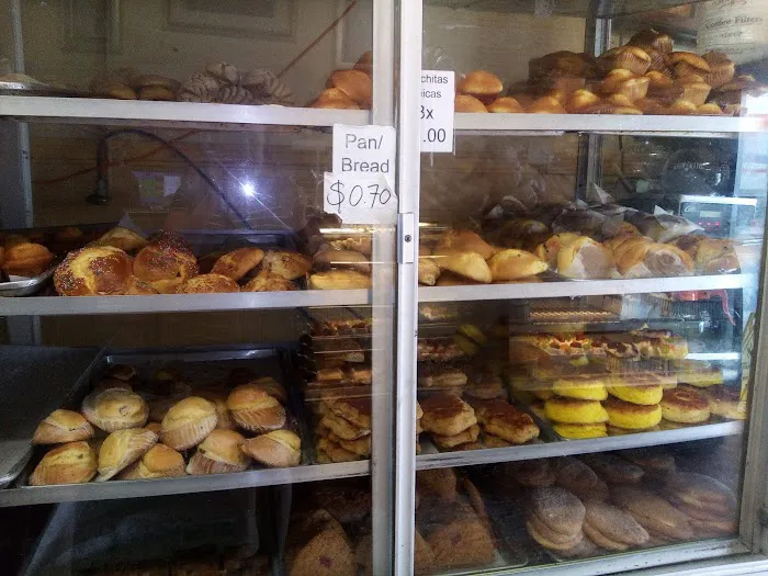 Las Alondras Bakery Picture 7