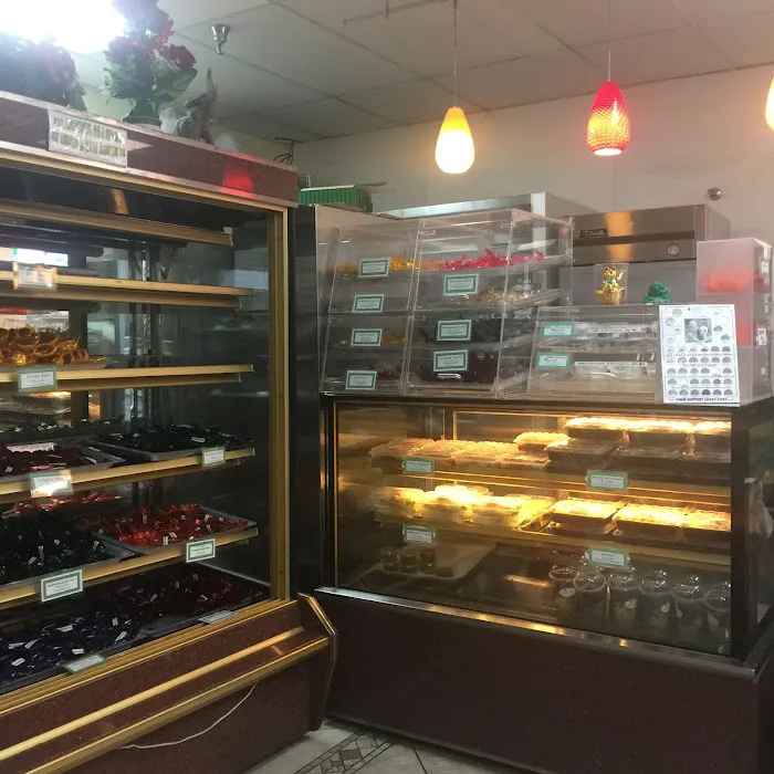 Luisa & Son Bake Shop Picture 7